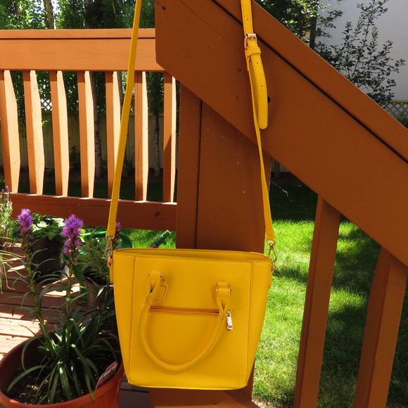 Yellow Leather Tote Handbag with Strap - Picture 8 of 10